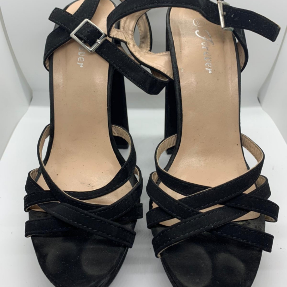 Heels - Picture 5 of 5